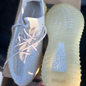 YEEZY BOOST 350 V2 ‘Light’